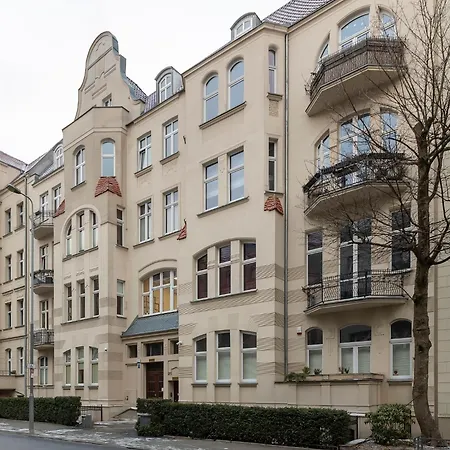 Chelmonskiego 8-02 By Farkas