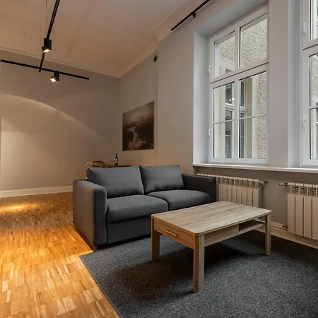 Chelmonskiego 8-02 By Farkas